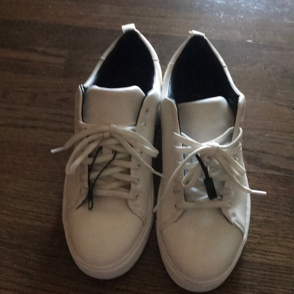 White Zara’s tennis shoes